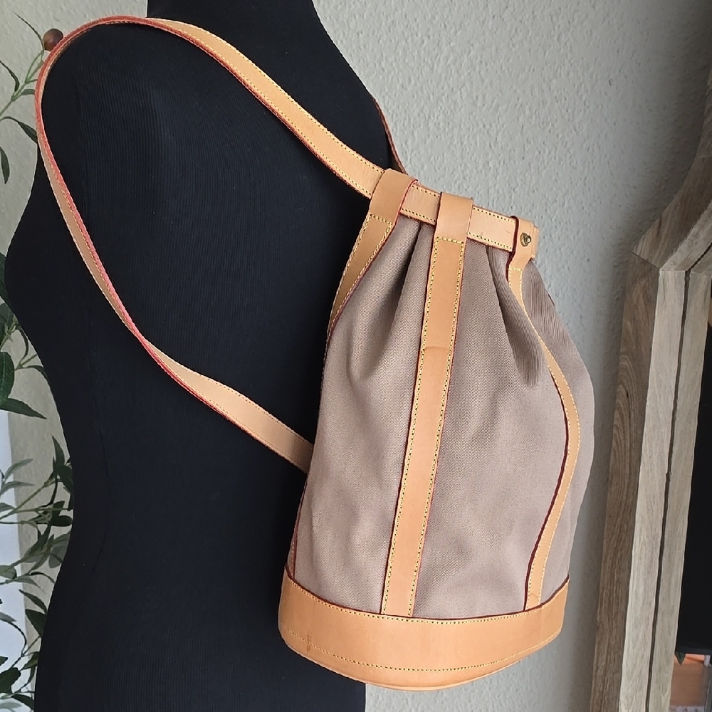 Dooney & Bourke Vintage  Bucket Bag Tan Brown Leather Drawstring Shoulder Bag - Picture 3 of 14
